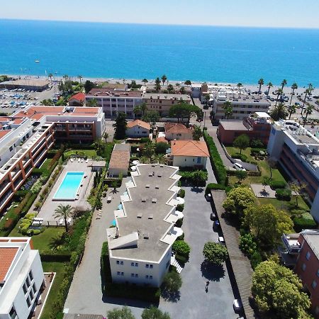 Hotel L'Etape Villeneuve-Loubet Exterior photo