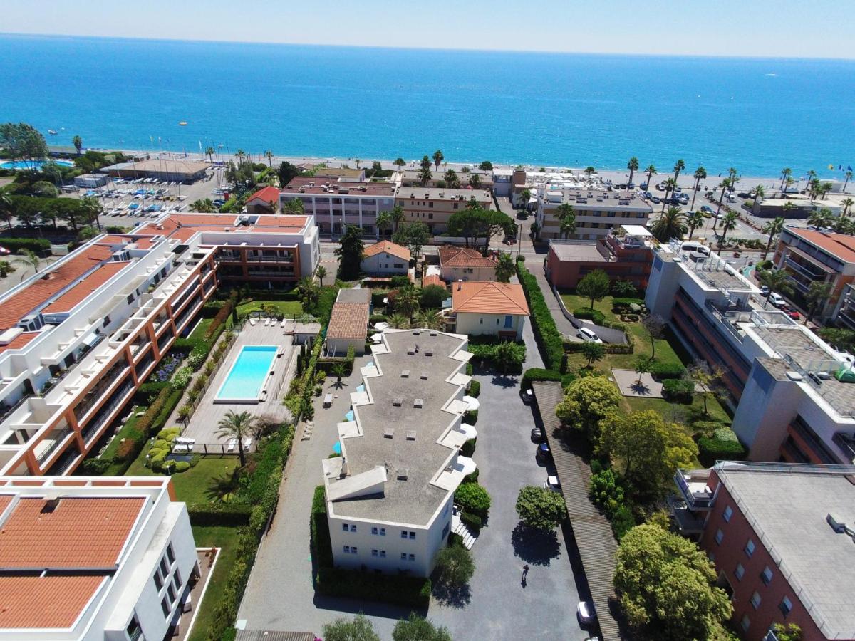 Hotel L'Etape Villeneuve-Loubet Exterior photo